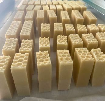 Nature's Nectar: Discover the Beauty Benefits of Oats and Honey Soap
